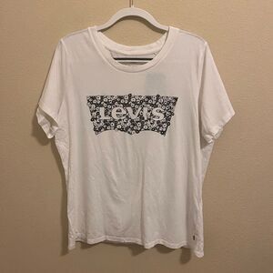 Bundle of 2 Women’s T-shirts